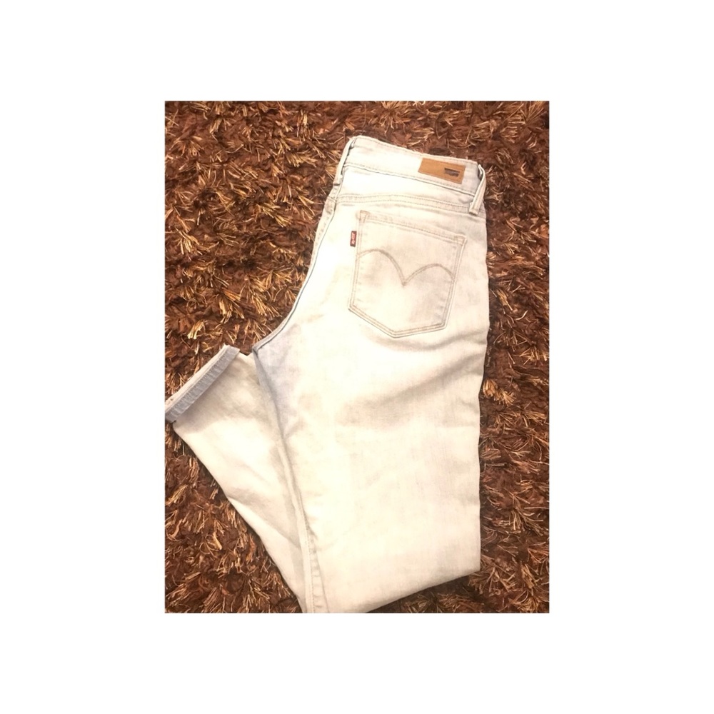 Juniors CURVY Levi’s-